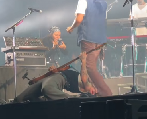 Critican a Simón Vargas, de Morat, por actitud durante concierto: «Se volvió incómodo de ver»